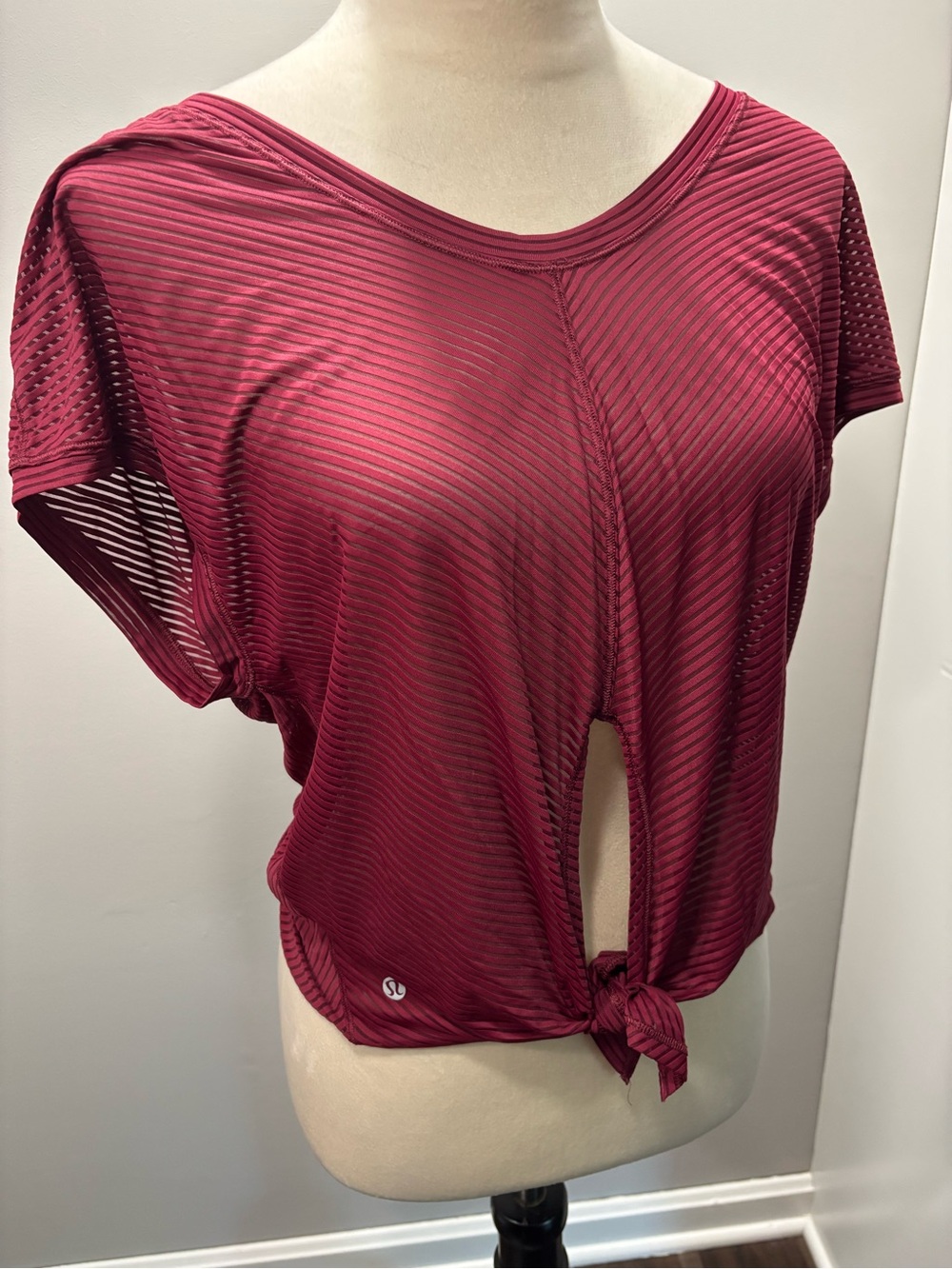 lululemon athletica Women's Burgundy Tie-Front Mesh Crop Top New